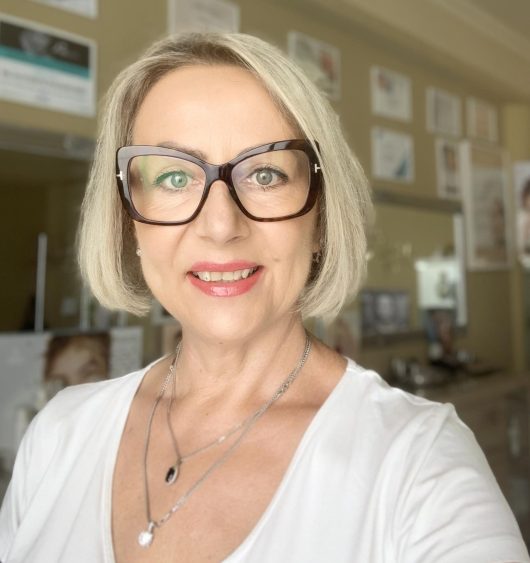 Dermaland kozmetika: bőrfiatalító thermage, kezelések profi kozmetikustól Kecskeméten, Dr. Klucsikné Bujdosó Irén Diplomás kozmetikus, Esztétikai hatóanyag szakértő, Mezoterápia, HIFU, lézeres szőrtelenítés, rádiófrekvenciás anti-aging ráncfeltöltő kezelések.